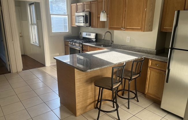 3 beds, 1 bath, 1,100 sqft, $3,500, Unit 3