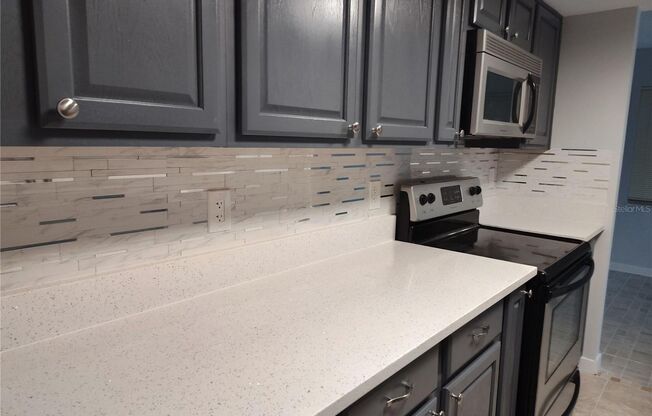 1 Bedroom 1st Floor Del Rey Condo with new stainless appliances and tile flooring
