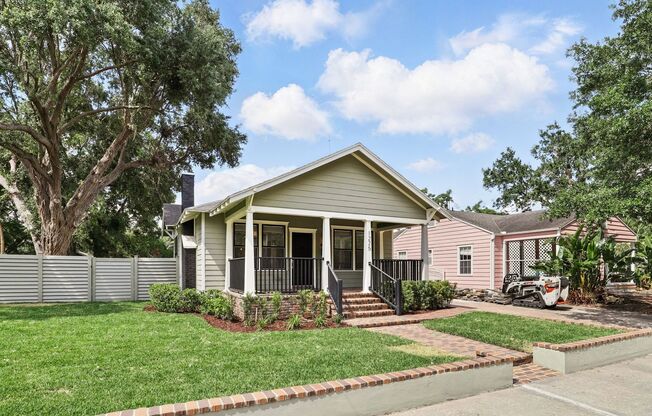 Charming Orlando Bungalow with Oversized Yard, Parking & Lawn Service Included