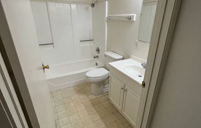 2 beds, 1 bath, $1,895, Unit 05