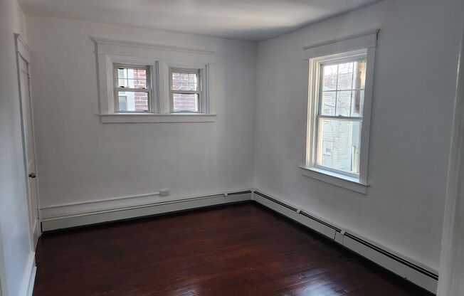 2 beds, 1 bath, $1,275