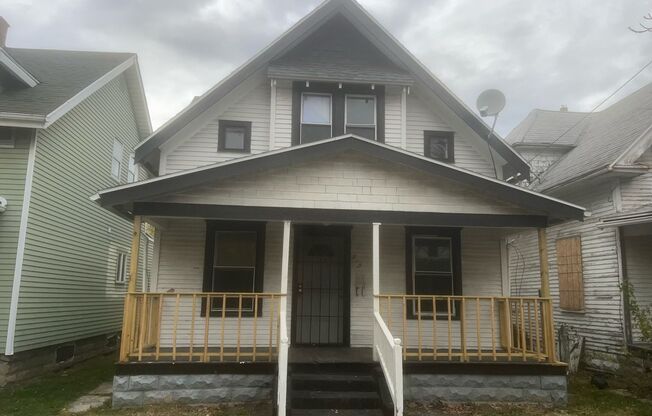 Spacious 4 Bedroom Located in North Toledo