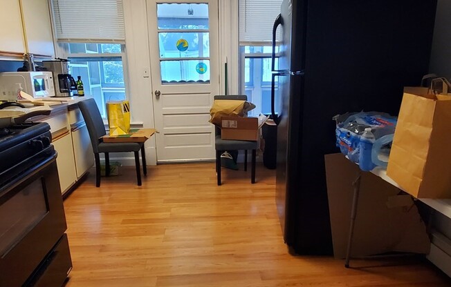 3 beds, 1 bath, 1,200 sqft, $3,500, Unit 10