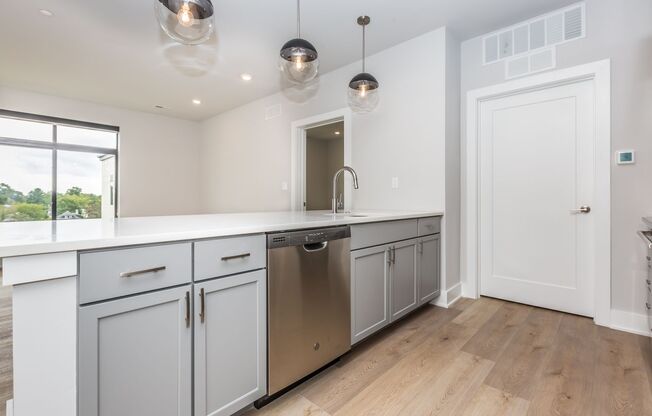 2 beds, 2 baths, 1,010 sqft, $4,300, Unit Apt # 502