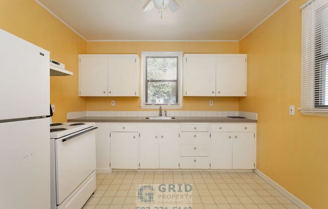 2 Bedroom Home Available in Southeast Portland - Large Lot - Detached Garage