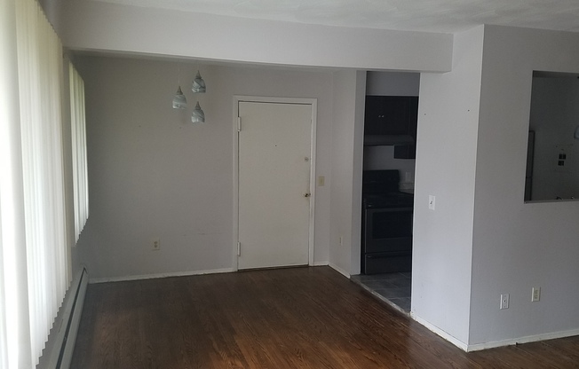 2 beds, 1 bath, 1,025 sqft, $1,250, Unit 138-06 Woodhill
