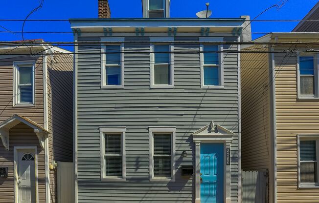Modern 2-Bedroom, 3-Bath Home with Elegant Finishes in the Heart of Pittsburgh