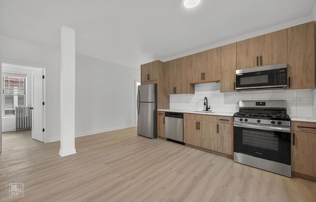2139 W LUNT