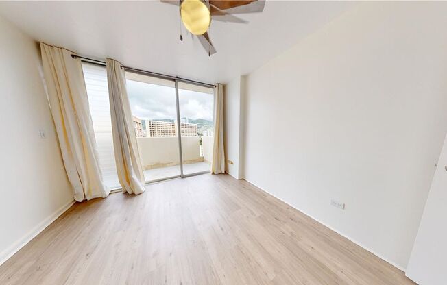 Central Location. Penthouse Condo. Split AC