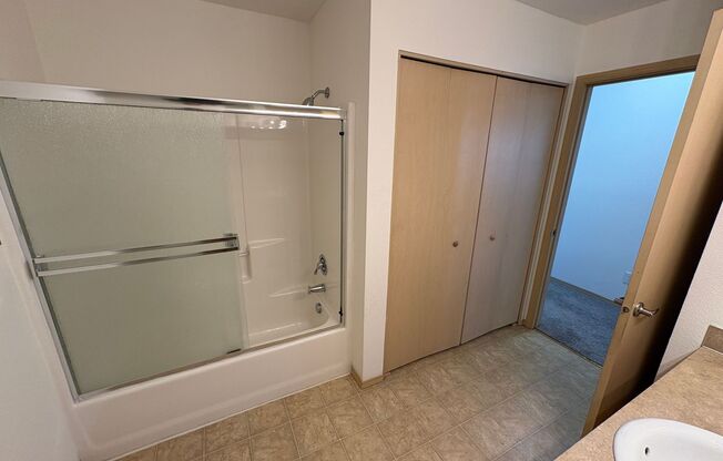 2 beds, 2 baths, 1,018 sqft, $1,450, Unit 354-3014