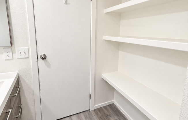*Spacious 2BR/1.5BA Condo – In-Unit Laundry, 2 Parking Spaces & Pool*