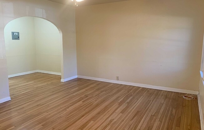 218 E ROSEWOOD AVE