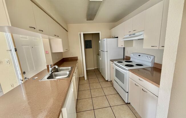 2 beds, 1 bath, $1,495, Unit r2550n3103