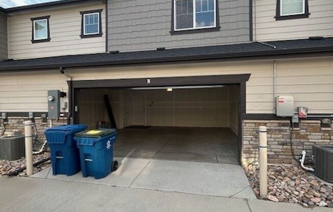 Newer! 2 Bed / 2.5 Bath Townhome Commerce City CO