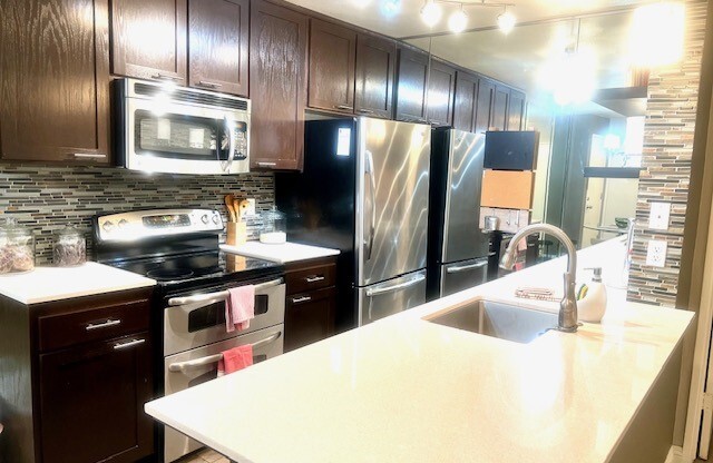 2 beds, 2 baths, 990 sqft, $3,200, Unit B205