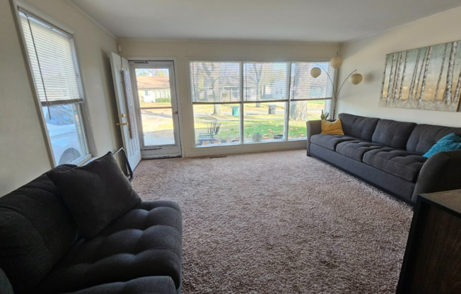 2 beds, 1 bath, $1,150