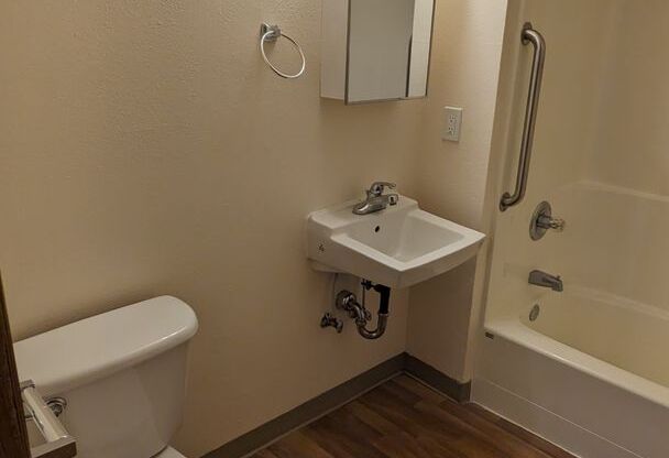 1 bed, 1 bath, 650 sqft, $1,325, Unit 05
