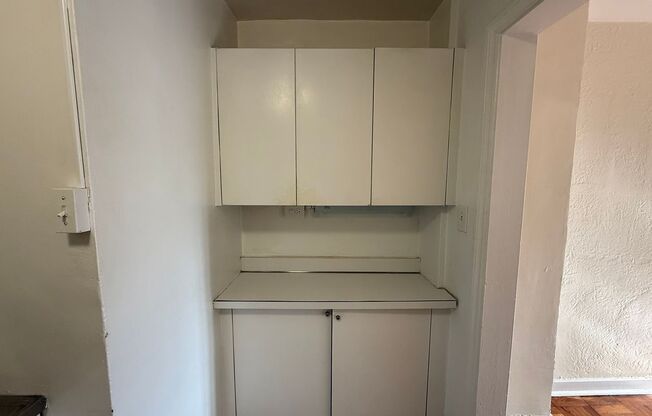 1 bed, 1 bath, 572 sqft, $1,425, Unit Old King Edward 6