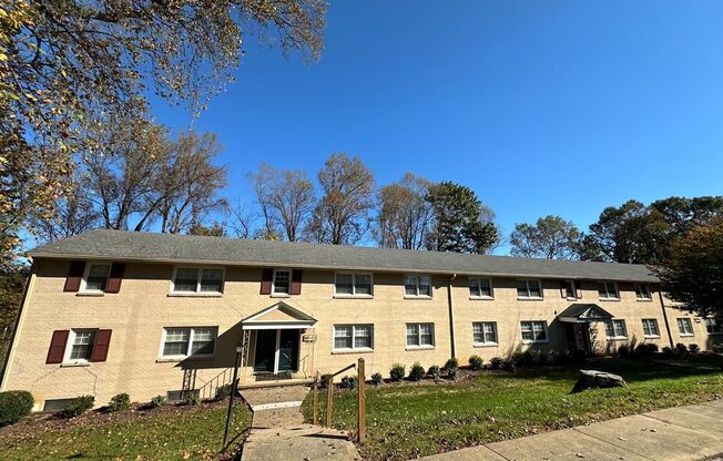 2 beds, 1 bath, 800 sqft, $899, Unit 402