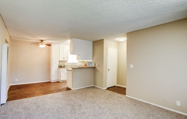 2 beds, 1 bath, 912 sqft, $2,250