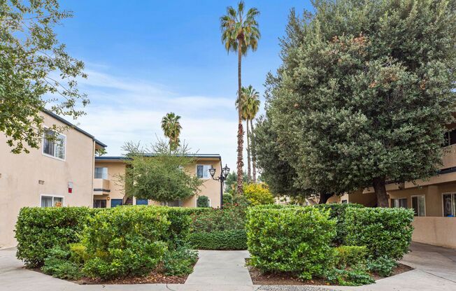Tarzana Court Apartments