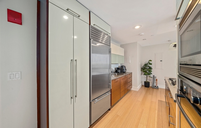 2 beds, 2 baths, 966 sqft, $5,900, Unit 2207