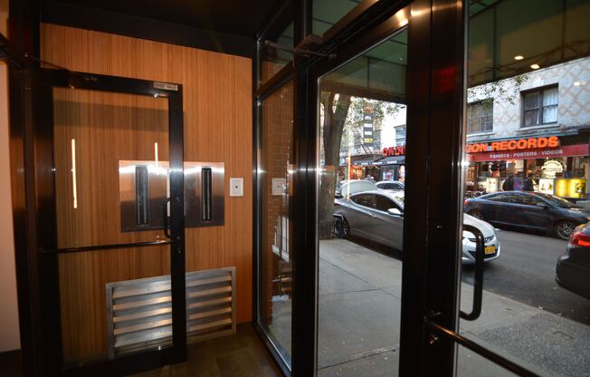 211 THOMPSON ST