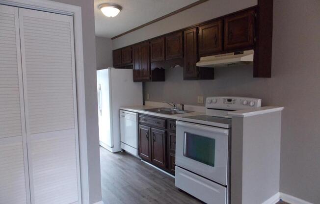 2 beds, 2 baths, 825 sqft, $750, Unit # 42