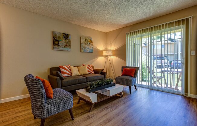 Beautiful Blinds at Commons at Timber Creek Apartments, Portland, OR