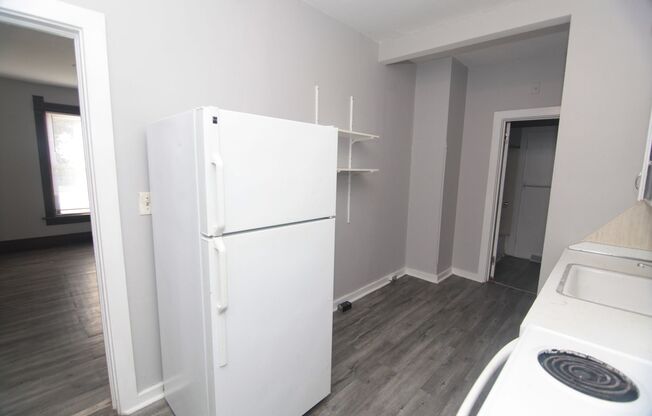 1 bed, 1 bath, $550, Unit Unit 2