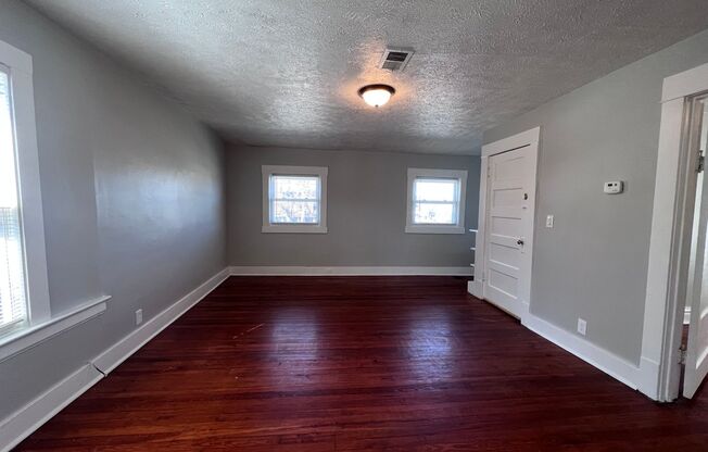 One Bedroom Upper Unit with Ample Natural Light! SE Side of Grand Rapids
