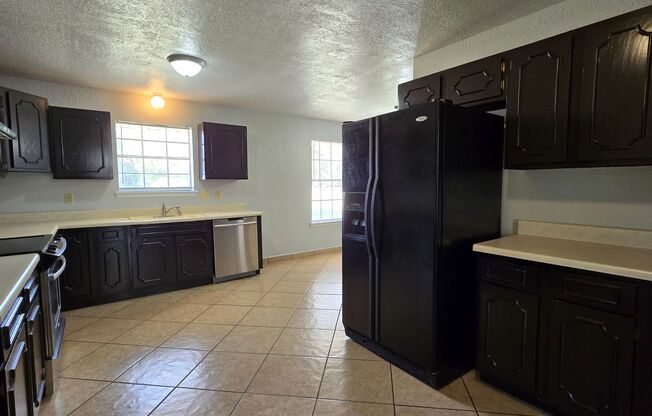 3 beds, 2 baths, $1,695