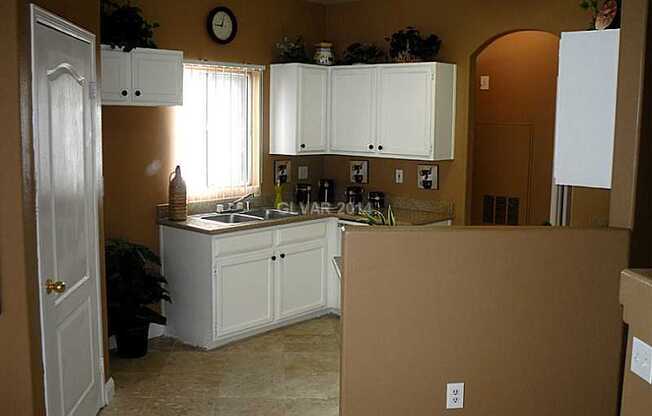 COMING SOON! NO SHOWINGS! ONE BEDROOM ONE BATH UPSTAIRS CONDO!