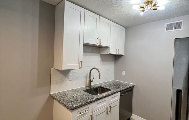 2 beds, 1 bath, 850 sqft, $1,400, Unit 8483-6