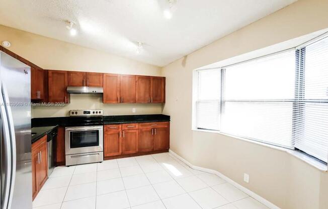 7600 NW 88 CIR