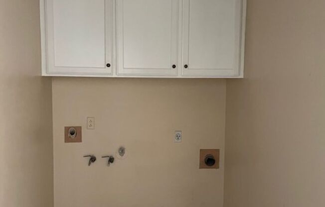 Bay Area- Large 4/2.5- huge master bedroom.