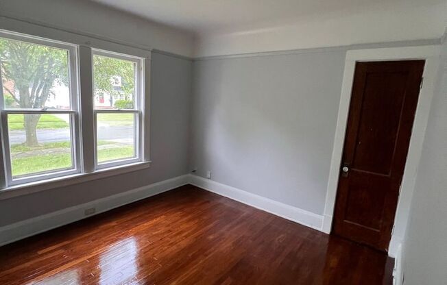 Fully Renovated 4 Bed Home in Cleveland Heights – Section 8 Welcome!