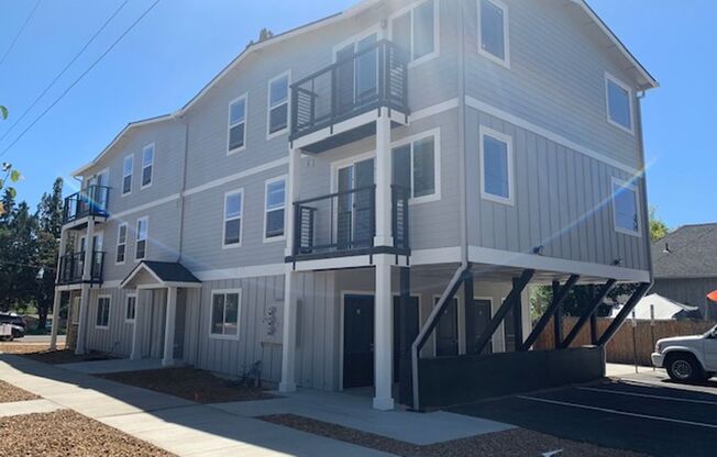 2 beds, 2 baths, 969 sqft, $1,895, Unit 302