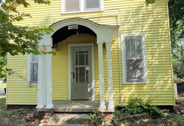 SPACIOUS HOUSE…3 Bedroom 2 Bath