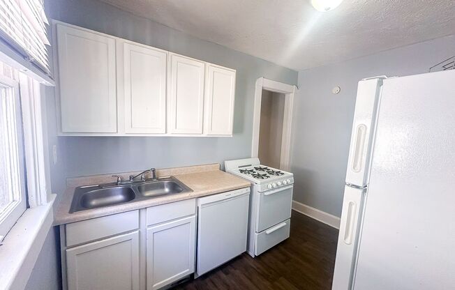 2 beds, 1 bath, $995