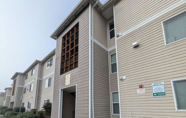 2 beds, 2 baths, 994 sqft, $1,475, Unit E101