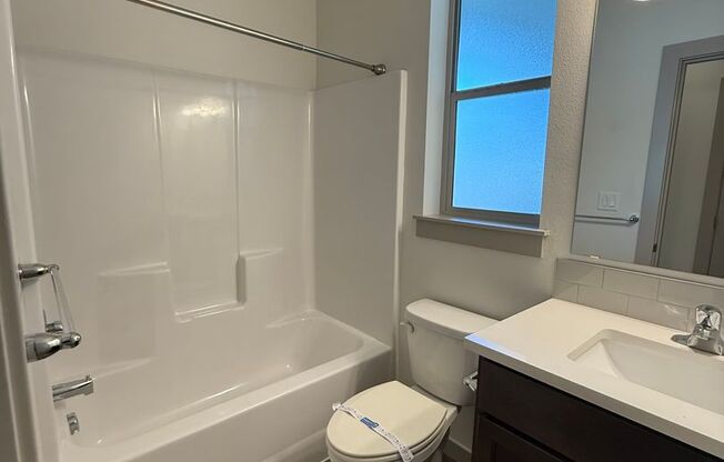 3 beds, 2 baths, 1,281 sqft, $2,495, Unit 75 NE Cessna Dr #1