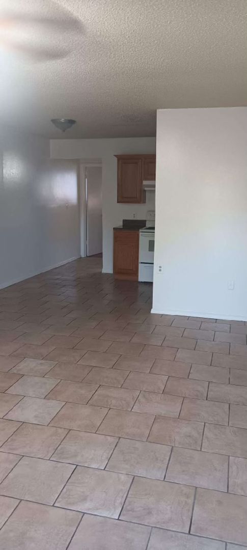 1 bed, 1 bath, $575, Unit 12