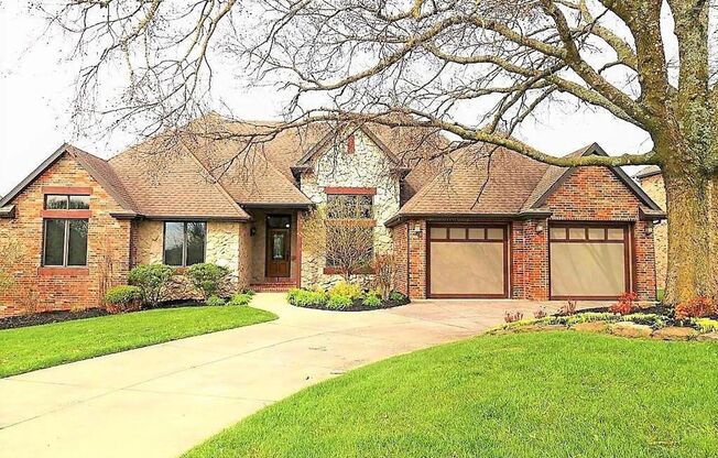 Gorgeous Home Located on Rivercut Golf Course!