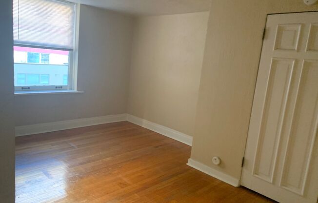 115 W Olympic Pl