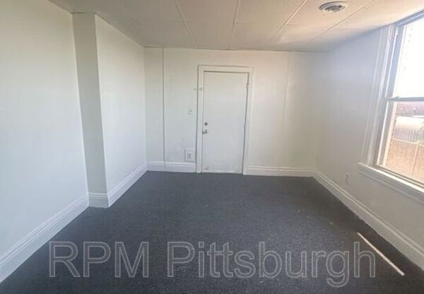 2 beds, 1 bath, $1,300