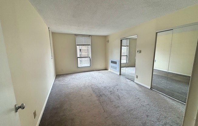 1 bed, 1 bath, 870 sqft, $3,000, Unit 608
