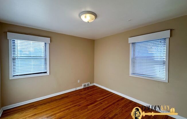 2 beds, 1 bath, $1,400, Unit # 102