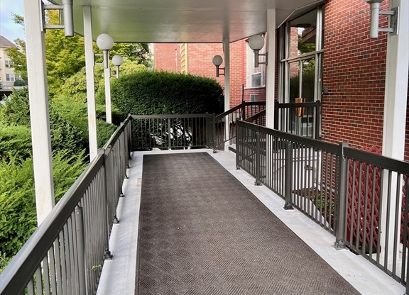 20 HAMMOND POND PKWY
