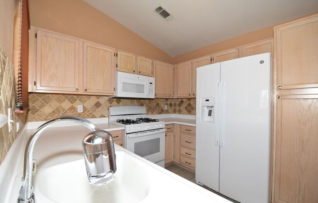 1 bed, 1 bath, $1,200, Unit # 2135